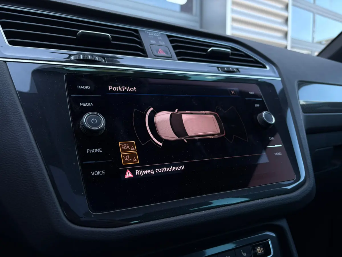 1.5 TSI 130PK R-Line | Panoramadak | Elektrische achterklep | Cruise control adaptief | Stoel verwarming |