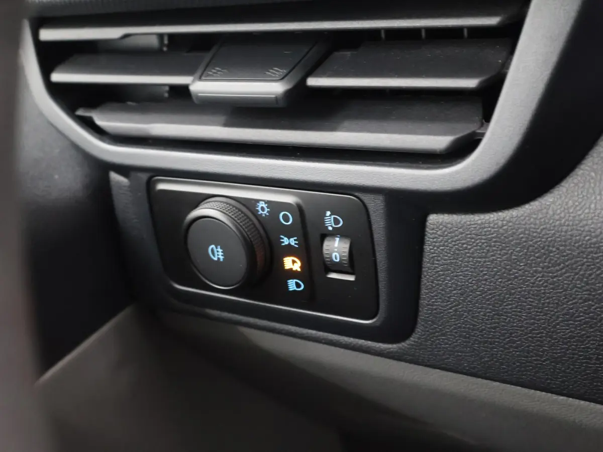 300 | 2.0 TDCI | L2 H1 | TREND | NAVIGATIE | PARKEERCAMERA | CRUISE CONTROL | APPLE CARPLAY | 3-ZITS |