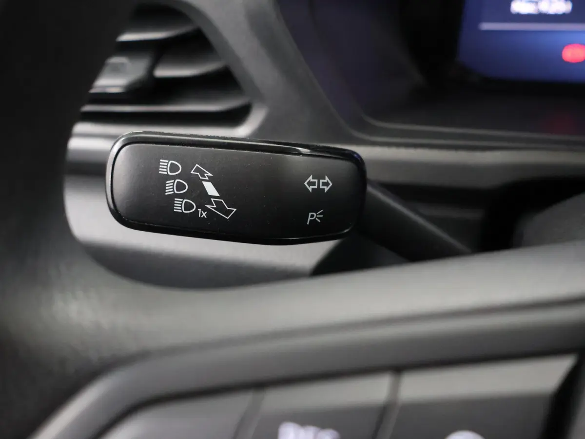 2.0 EcoBlue | 102 PK | L2 | Trend | Navigatie | Parkeersensoren | Trekhaak | Cruise Control | Apple Carplay