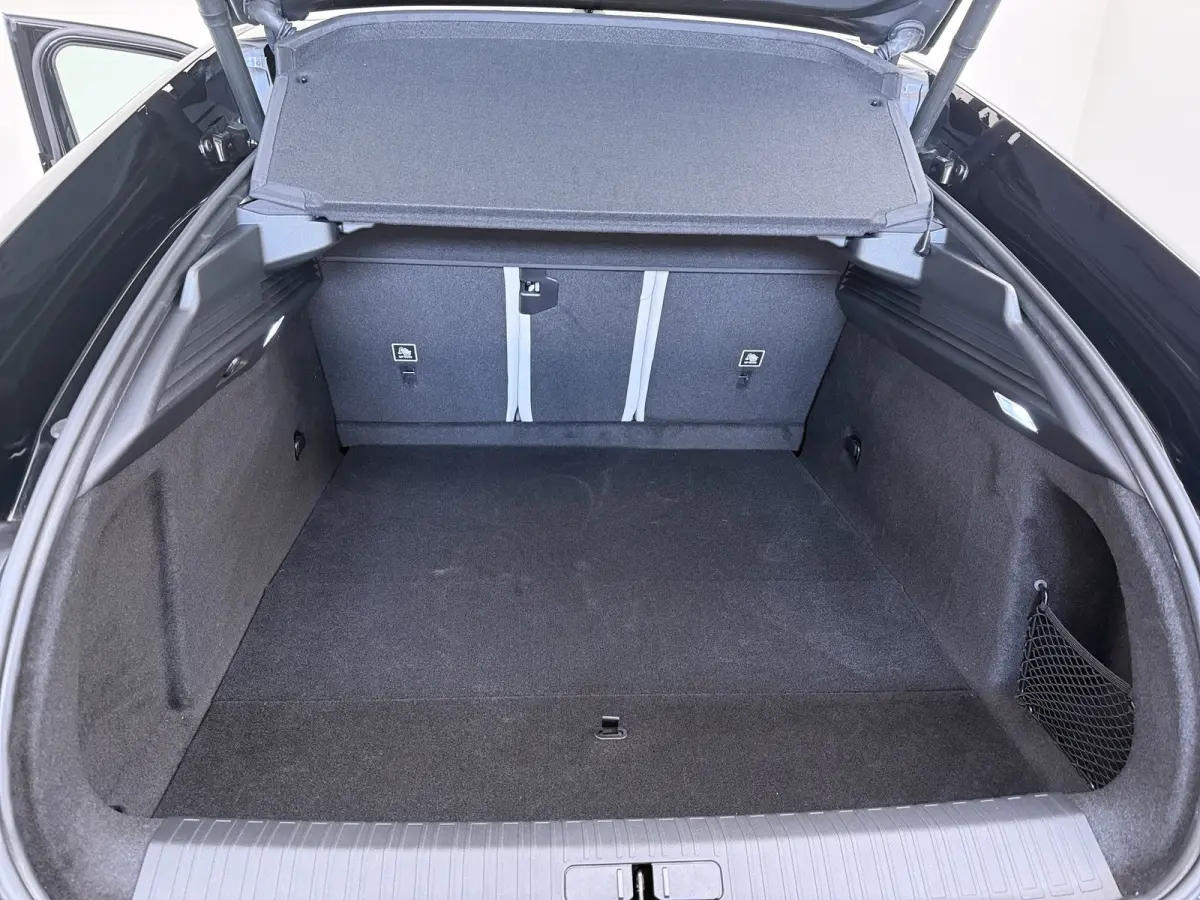 Long Range Pallas 97 kWh | Demo deal | 721 km WLTP | Panoramadak | Trekhaak | 20" Velgen | Elek. stoelen | Elek. achterklep | Stoel, stuur en nekverwarming | Trekhaak |