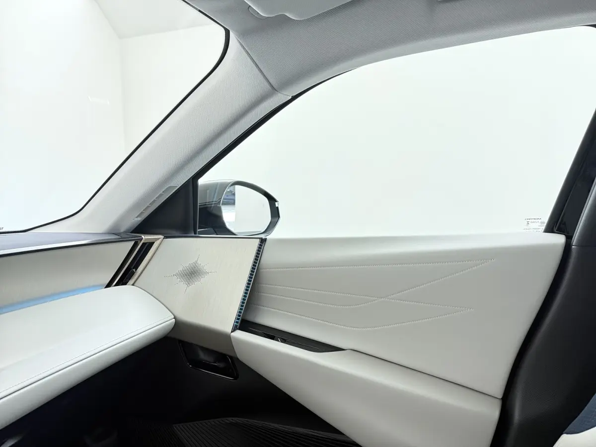 Long Range Pallas 97 kWh | Demo deal | 721 km WLTP | Panoramadak | Trekhaak | 20" Velgen | Elek. stoelen | Elek. achterklep | Stoel, stuur en nekverwarming | Trekhaak |