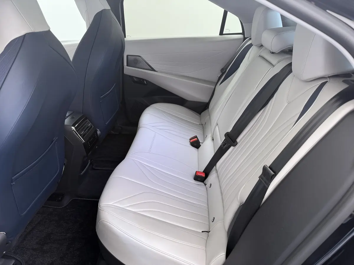 Long Range Pallas 97 kWh | Demo deal | 721 km WLTP | Panoramadak | Trekhaak | 20" Velgen | Elek. stoelen | Elek. achterklep | Stoel, stuur en nekverwarming | Trekhaak |