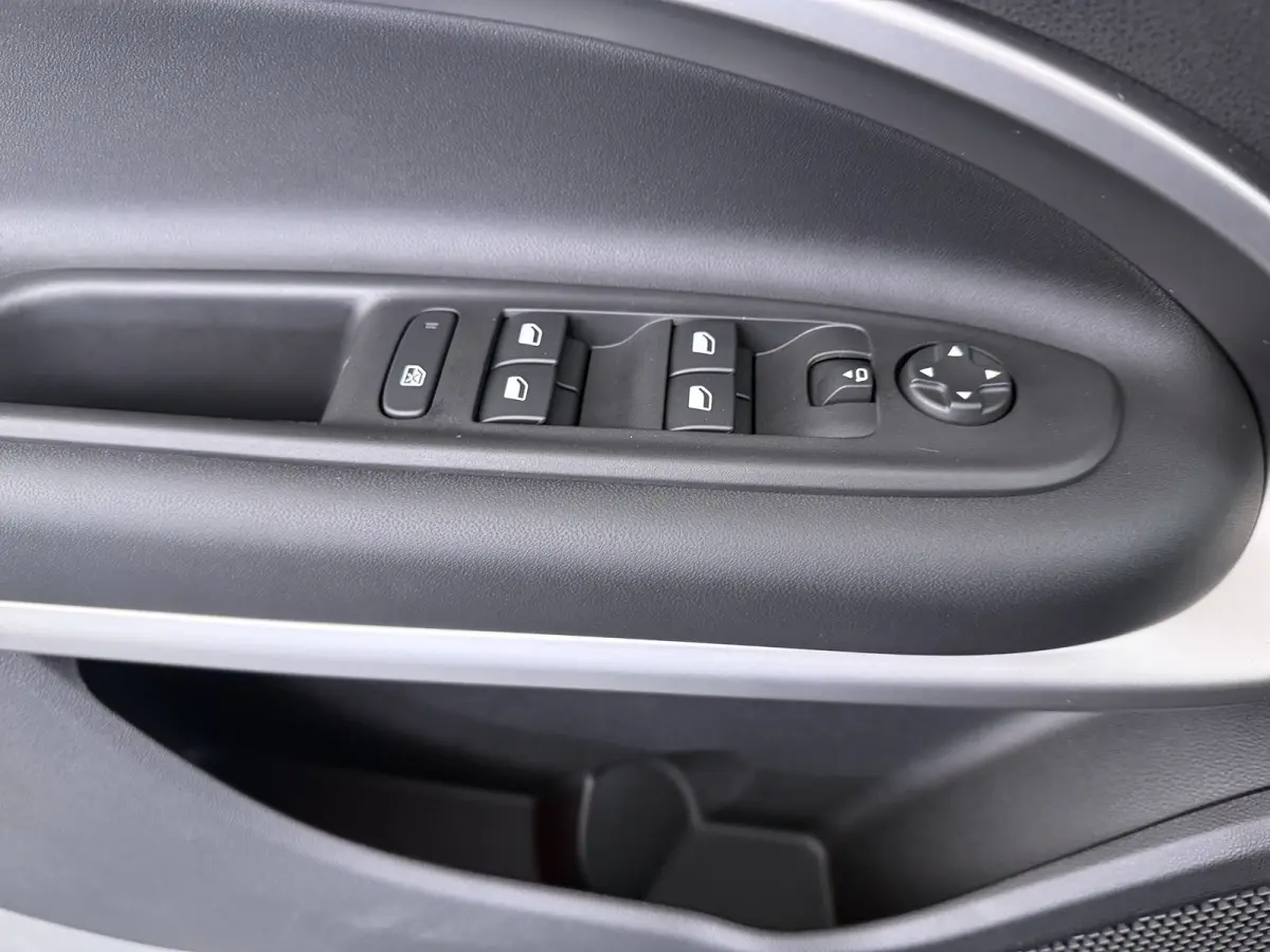1.2 e-Hybrid Summit | Achterbank in delen neerklapbaar | Achteruitrijcamera | Afdaal assistent
