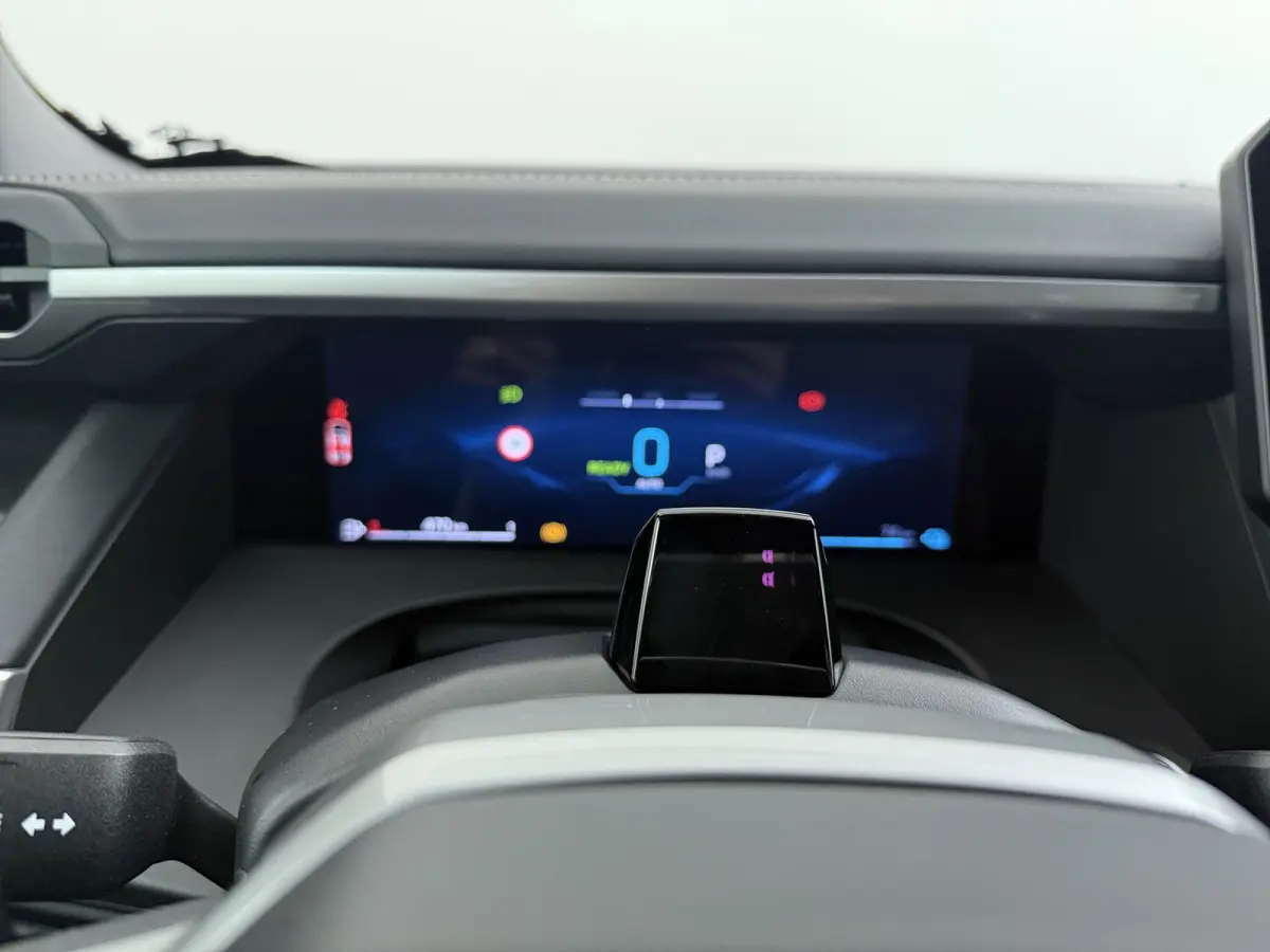 1.6 e-Hybrid Plug-In First Edition | Adaptieve cruise | Pano dak | 360* camera | Focal audio | Elek. stoelen | Leder | Stoelverwarming en massage | Carplay |