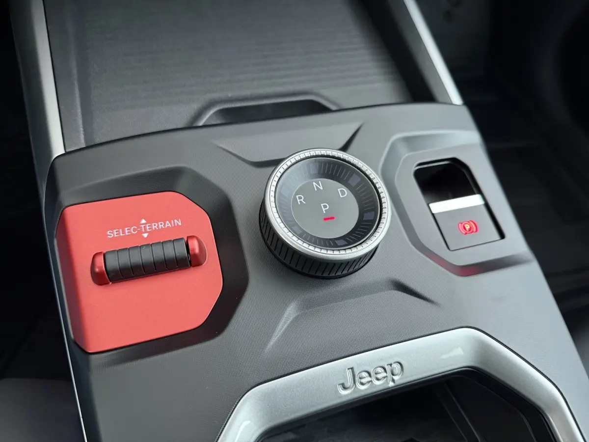 1.6 e-Hybrid Plug-In First Edition | Adaptieve cruise | Pano dak | 360* camera | Focal audio | Elek. stoelen | Leder | Stoelverwarming en massage | Carplay |