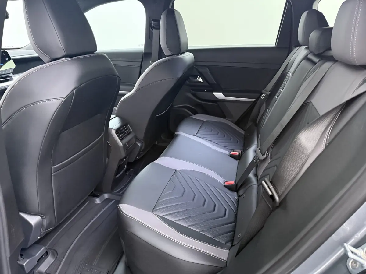 1.6 e-Hybrid Plug-In First Edition | Adaptieve cruise | Pano dak | 360* camera | Focal audio | Elek. stoelen | Leder | Stoelverwarming en massage | Carplay |
