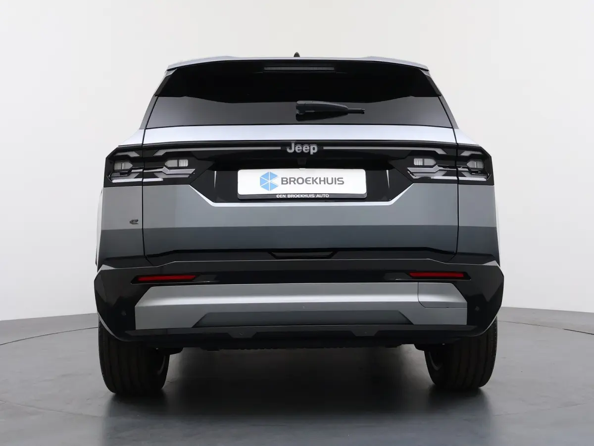 1.6 e-Hybrid Plug-In First Edition | Adaptieve cruise | Pano dak | 360* camera | Focal audio | Elek. stoelen | Leder | Stoelverwarming en massage | Carplay |