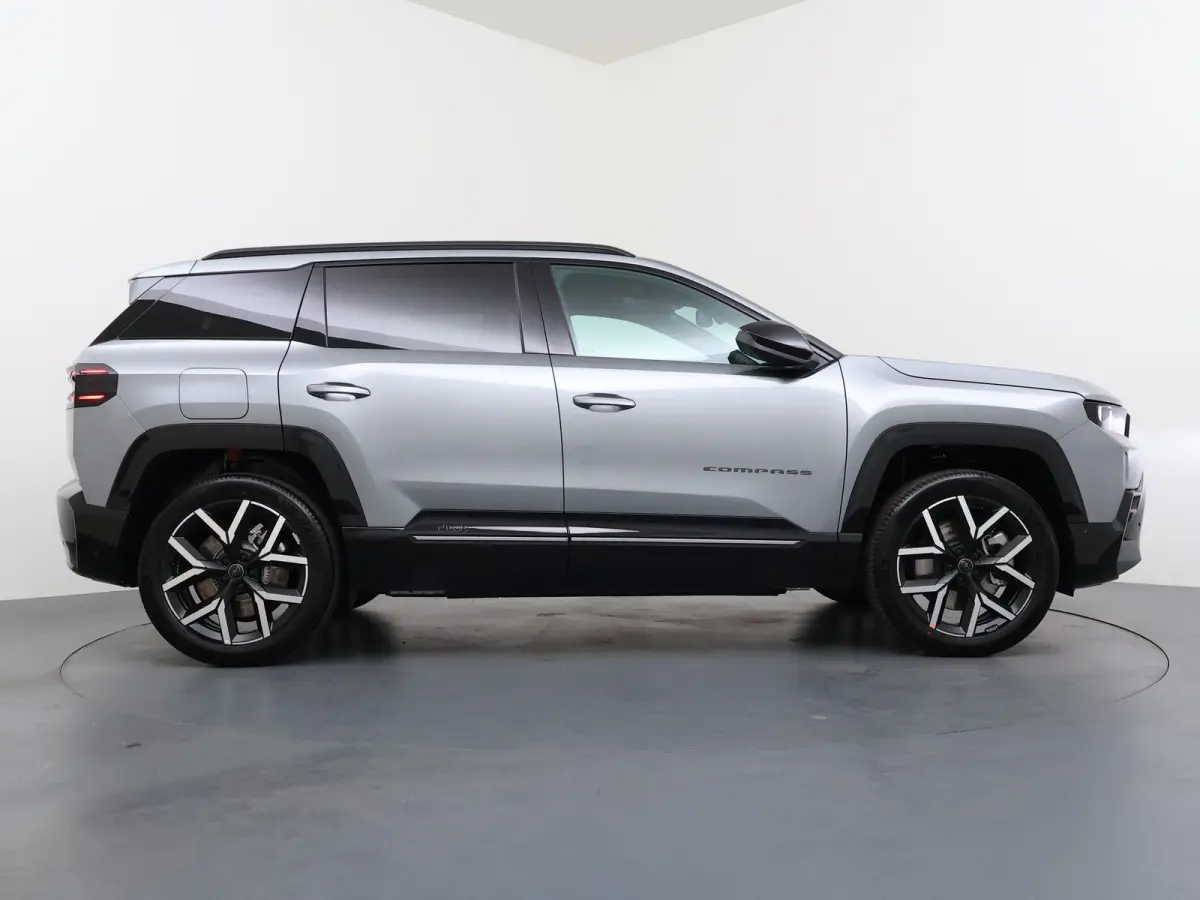 1.6 e-Hybrid Plug-In First Edition | Adaptieve cruise | Pano dak | 360* camera | Focal audio | Elek. stoelen | Leder | Stoelverwarming en massage | Carplay |