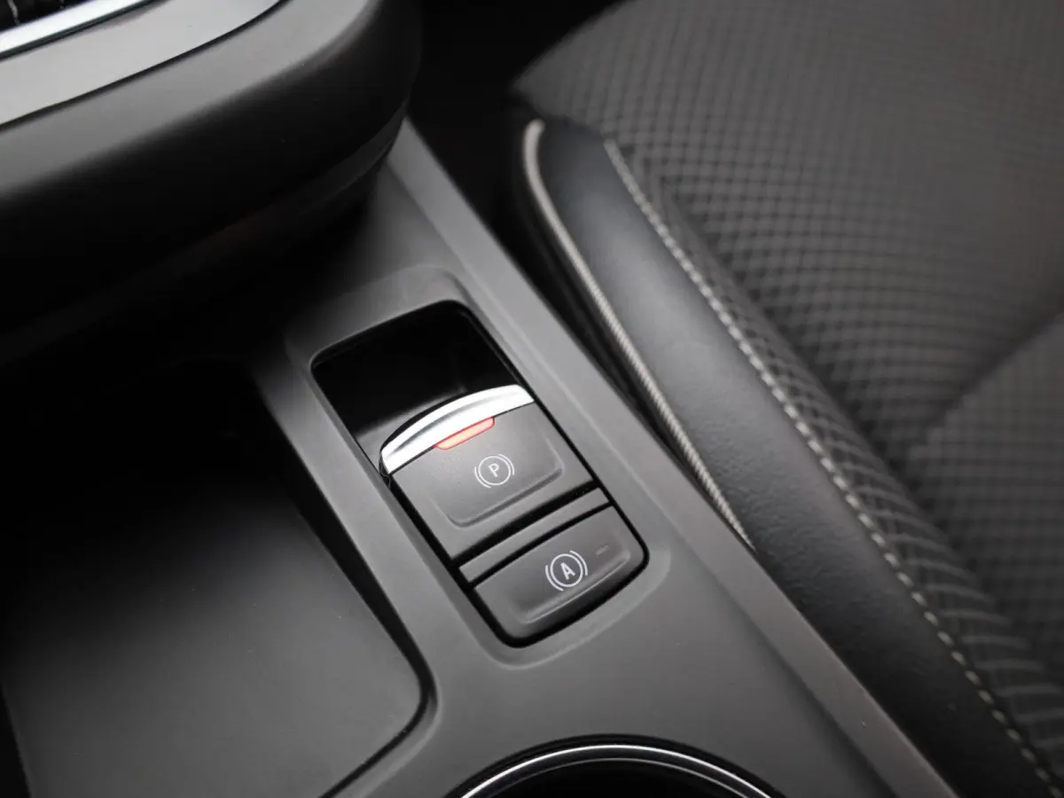 1.6 E-Tech Hybrid 145 Intens | Wordt Verwacht | Automaat | Apple Carplay / Android Auto | Achteruitrijcamera | Parkeersensoren | Sfeerverlichting | Climate Control |