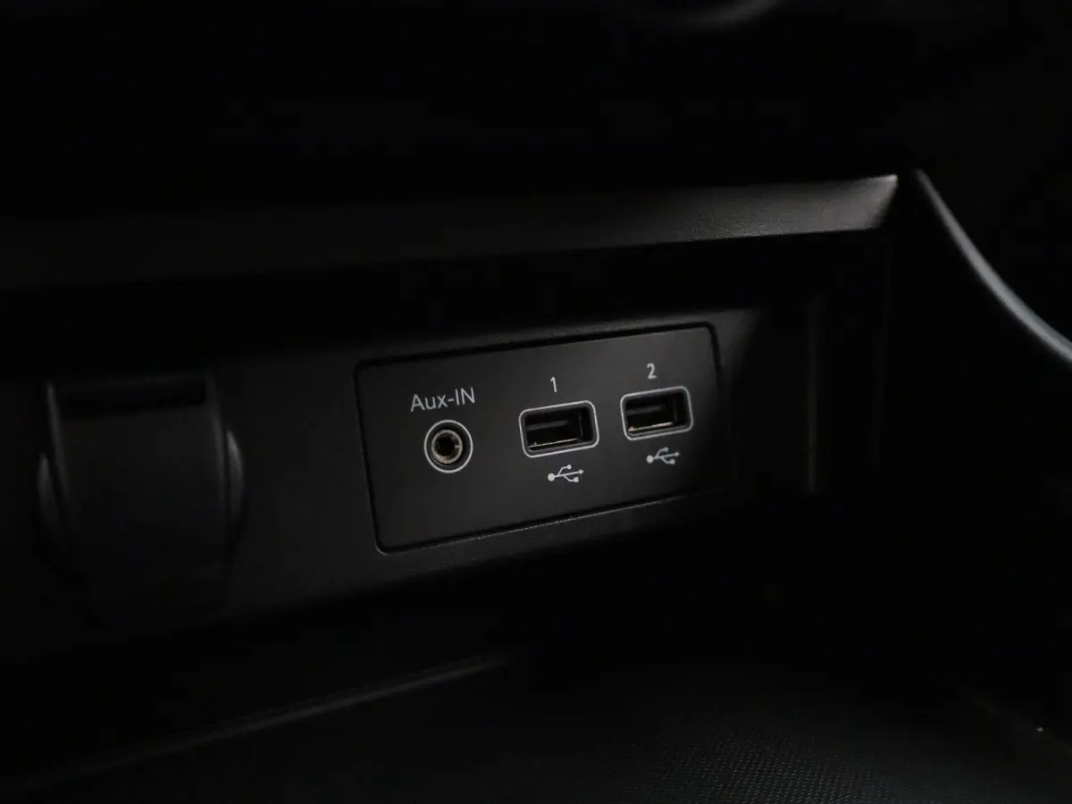 1.6 E-Tech Hybrid 145 Intens | Wordt Verwacht | Automaat | Apple Carplay / Android Auto | Achteruitrijcamera | Parkeersensoren | Sfeerverlichting | Climate Control |