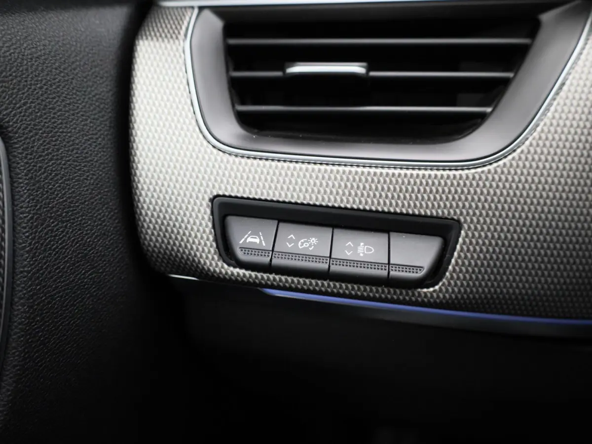 1.6 E-Tech Hybrid 145 Intens | Wordt Verwacht | Automaat | Apple Carplay / Android Auto | Achteruitrijcamera | Parkeersensoren | Sfeerverlichting | Climate Control |