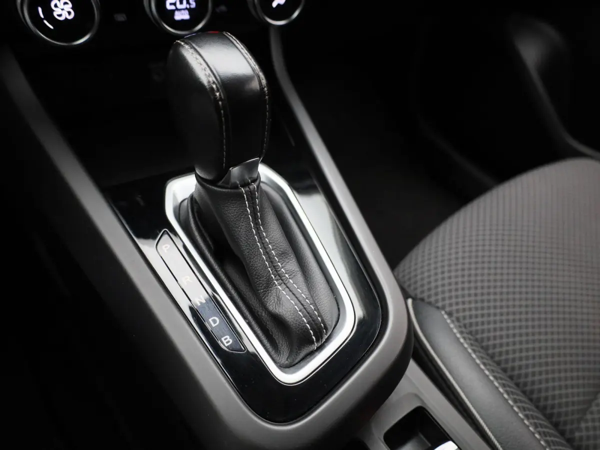 1.6 E-Tech Hybrid 145 Intens | Wordt Verwacht | Automaat | Apple Carplay / Android Auto | Achteruitrijcamera | Parkeersensoren | Sfeerverlichting | Climate Control |