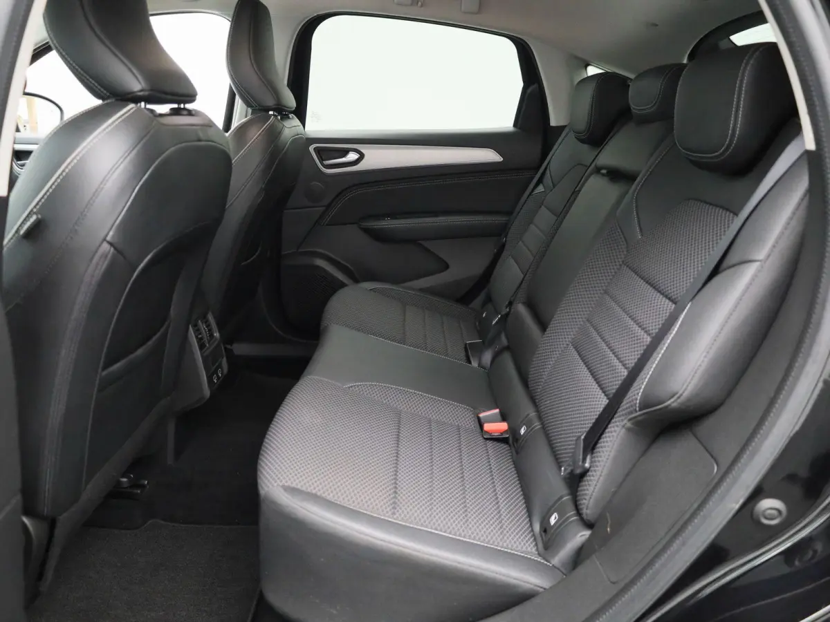 1.6 E-Tech Hybrid 145 Intens | Wordt Verwacht | Automaat | Apple Carplay / Android Auto | Achteruitrijcamera | Parkeersensoren | Sfeerverlichting | Climate Control |