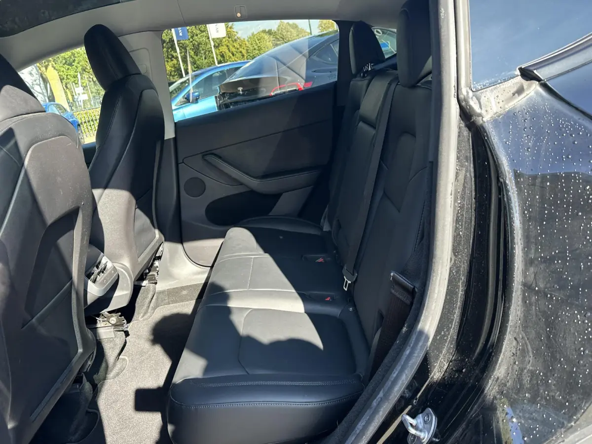 Performance AWD 75 kWh SOH 92%| RESTERENDE FABRIEKSGARANTIE VAN TOEPASSING OP DE HOOGVOLTACCU + AANDRIJFLIJN T/M 2030 OF 192.000KM!| RIJKLAARPRIJS INCL. 12 MND BOVAG GARANTIE