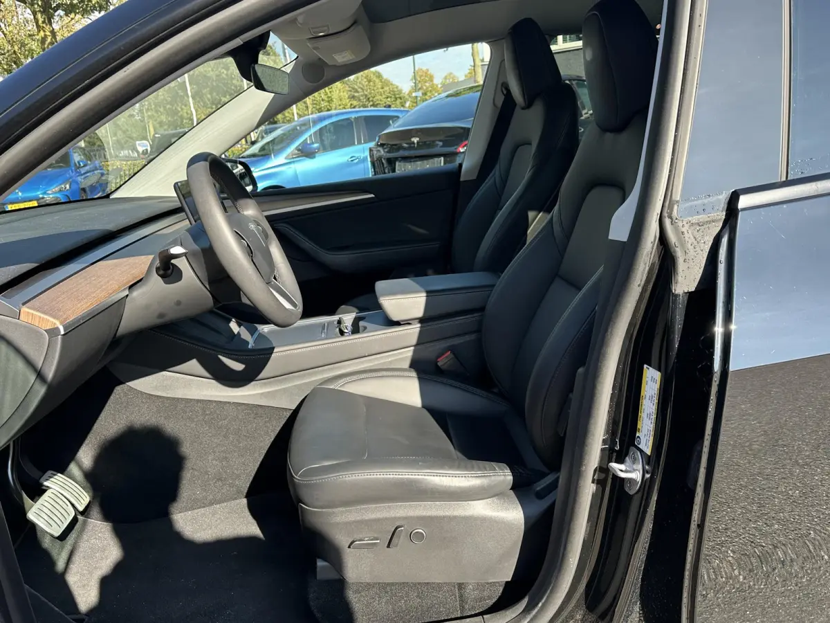 Performance AWD 75 kWh SOH 92%| RESTERENDE FABRIEKSGARANTIE VAN TOEPASSING OP DE HOOGVOLTACCU + AANDRIJFLIJN T/M 2030 OF 192.000KM!| RIJKLAARPRIJS INCL. 12 MND BOVAG GARANTIE