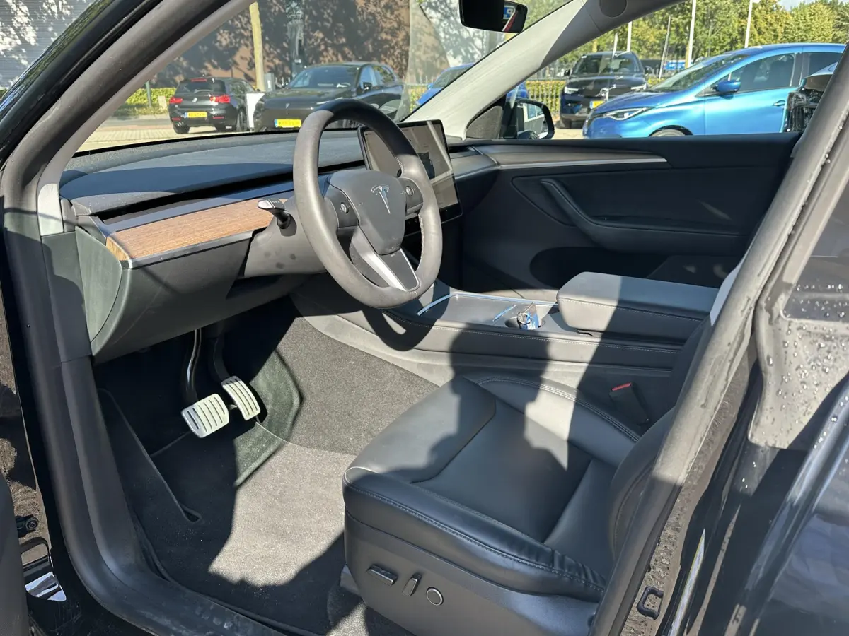 Performance AWD 75 kWh SOH 92%| RESTERENDE FABRIEKSGARANTIE VAN TOEPASSING OP DE HOOGVOLTACCU + AANDRIJFLIJN T/M 2030 OF 192.000KM!| RIJKLAARPRIJS INCL. 12 MND BOVAG GARANTIE