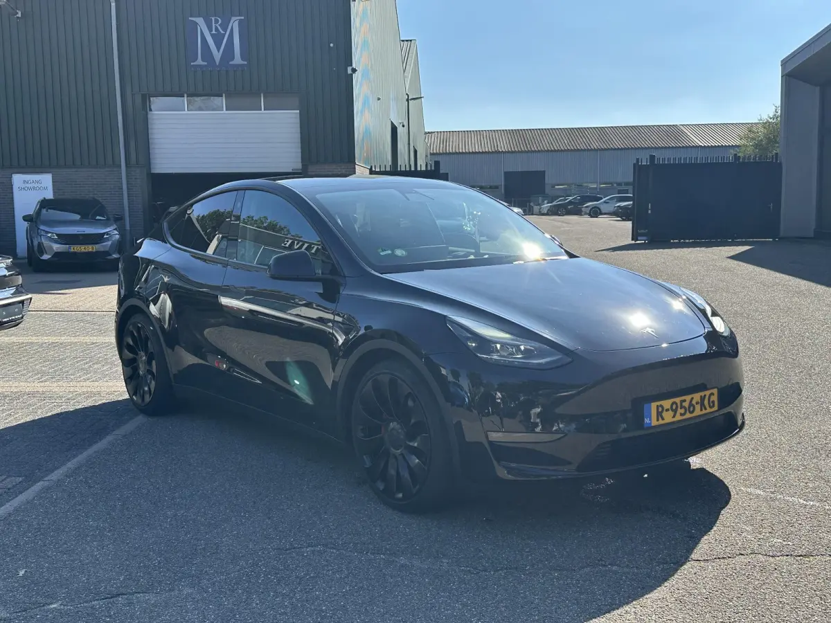 Performance AWD 75 kWh SOH 92%| RESTERENDE FABRIEKSGARANTIE VAN TOEPASSING OP DE HOOGVOLTACCU + AANDRIJFLIJN T/M 2030 OF 192.000KM!| RIJKLAARPRIJS INCL. 12 MND BOVAG GARANTIE