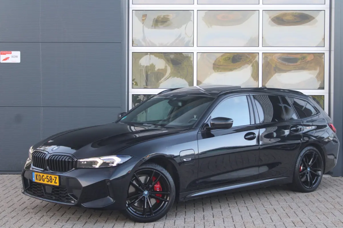330e M-Sport Pro | Pano | HK | ACC | Memory | HUD