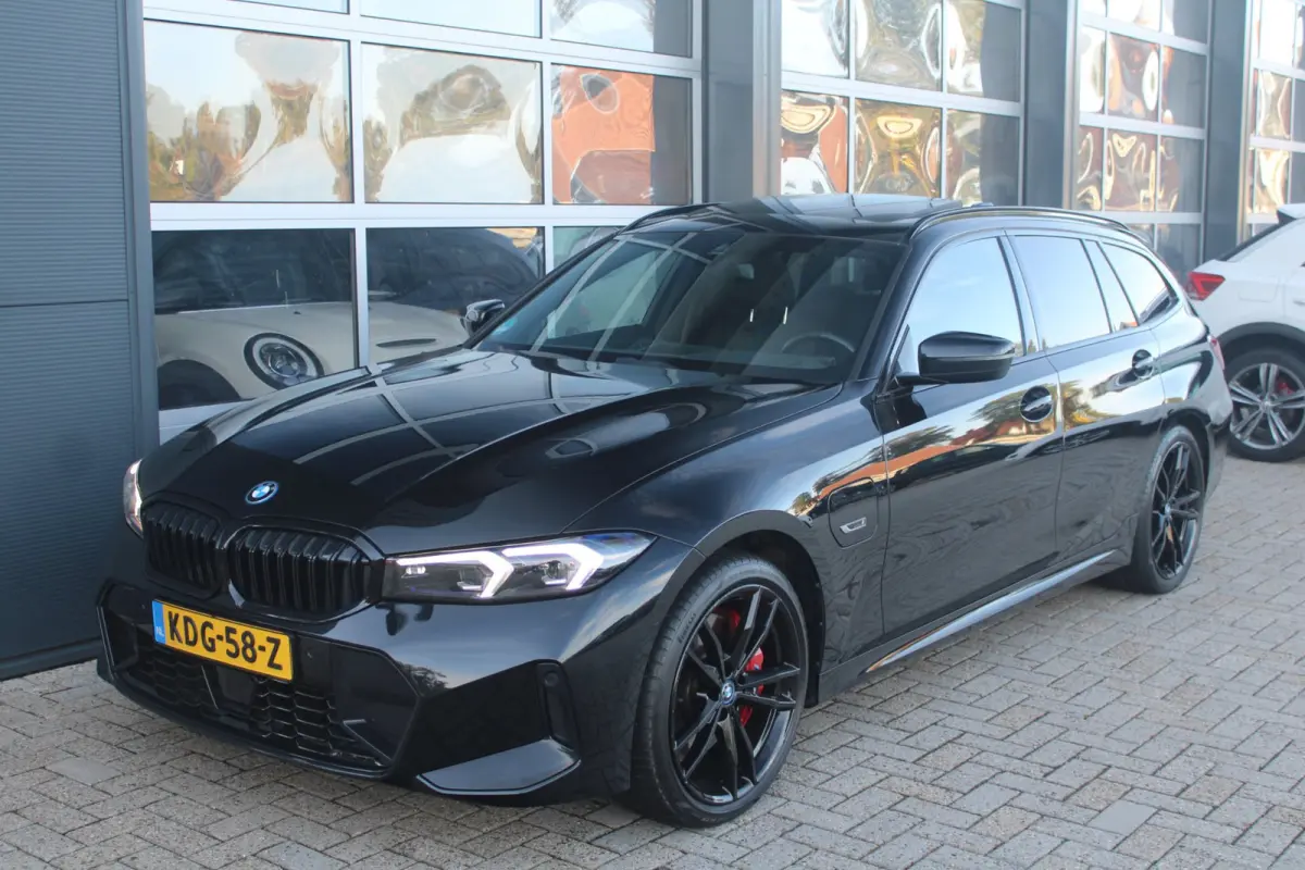 330e M-Sport Pro | Pano | HK | ACC | Memory | HUD