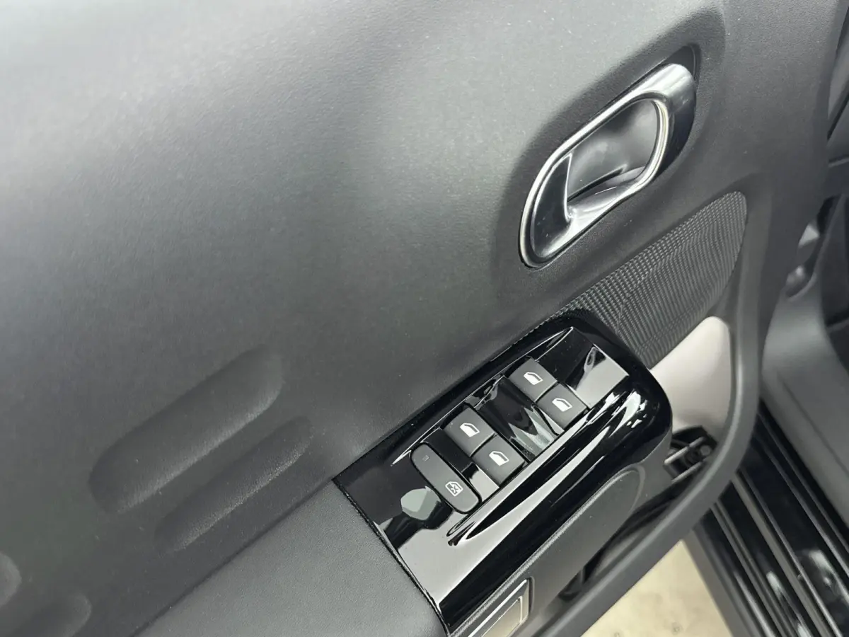 110pk Shine | 1ste eigenaar | Camera | LED lampen | 17"LMV | Navigatie | Climate | AUTOMAAT | Armsteun