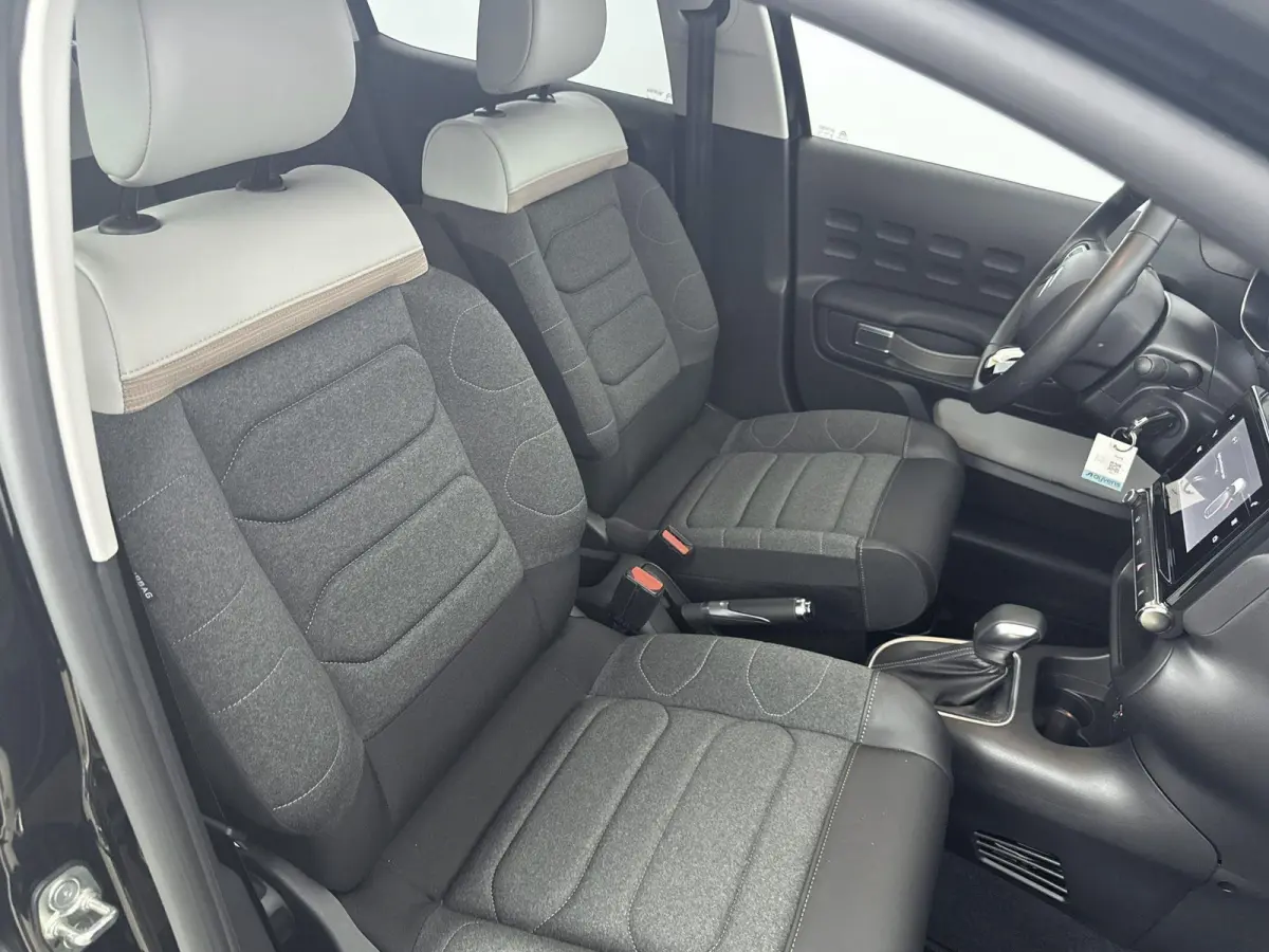 110pk Shine | 1ste eigenaar | Camera | LED lampen | 17"LMV | Navigatie | Climate | AUTOMAAT | Armsteun