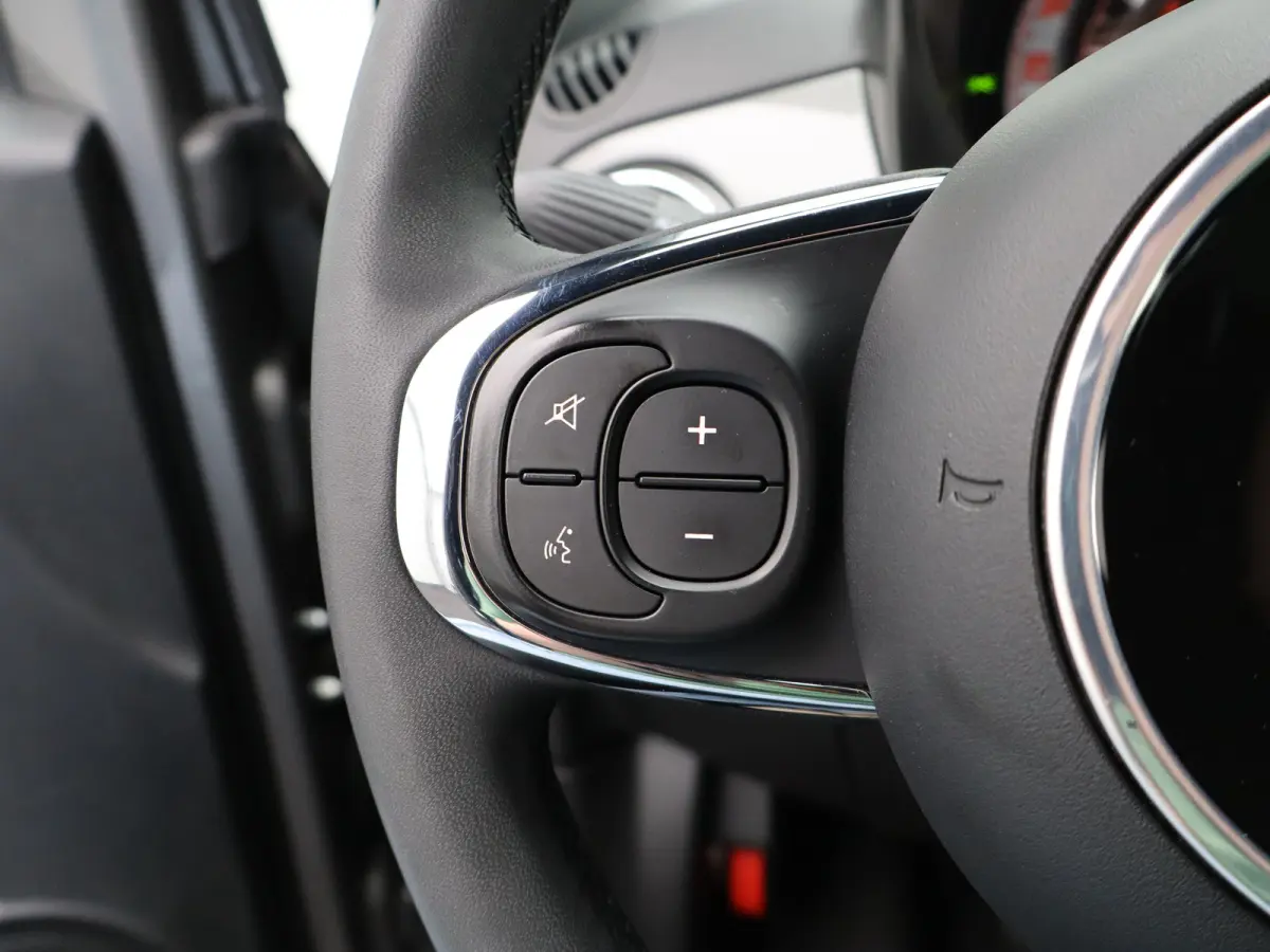 1.0 Hybrid Club Cruise Control | Climate Control | Apple Carplay/Android Auto | Parkeersenoren
