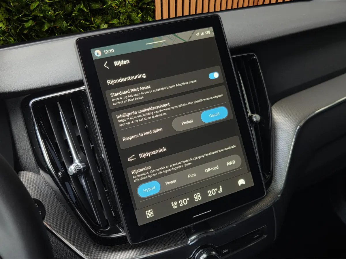 2.0 T6 Plug-in hybrid AWD Plus Dark | Pano | 360 Cam | Head-up | Pilot Assist | Memory | Harman/Kardon
