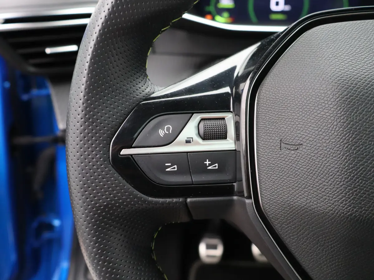 1.2 PureTech GT-Line | Apple carplay/ Android auto | Panodak | Navi | Cruise | Clima | Camera |  PDC V+A |