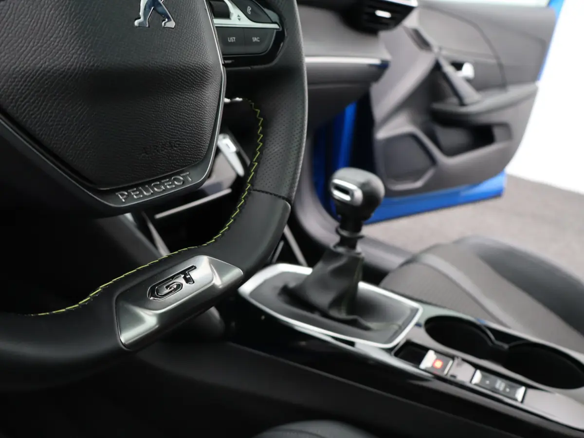 1.2 PureTech GT-Line | Apple carplay/ Android auto | Panodak | Navi | Cruise | Clima | Camera |  PDC V+A |