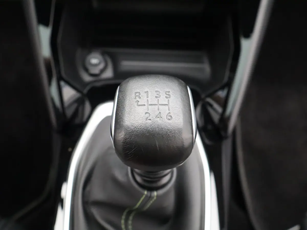 1.2 PureTech GT-Line | Apple carplay/ Android auto | Panodak | Navi | Cruise | Clima | Camera |  PDC V+A |