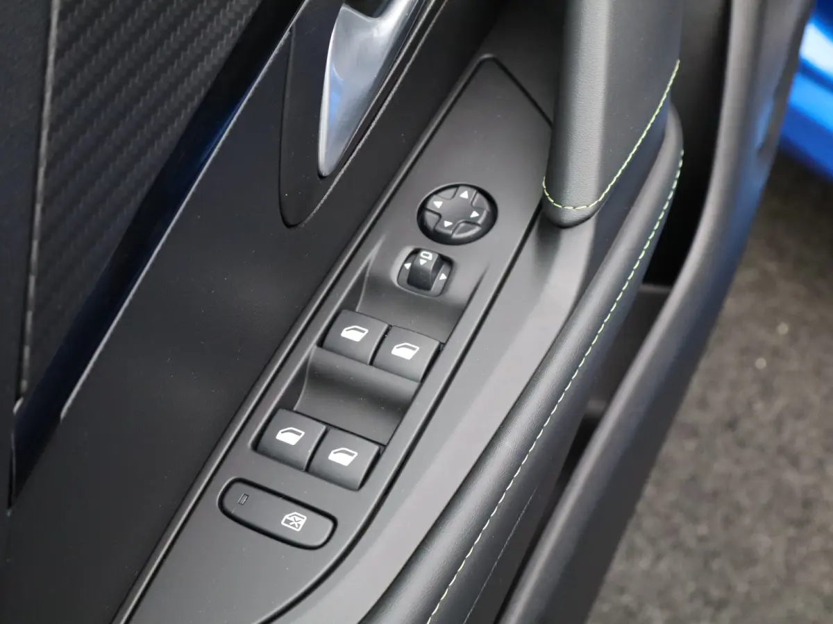 1.2 PureTech GT-Line | Apple carplay/ Android auto | Panodak | Navi | Cruise | Clima | Camera |  PDC V+A |