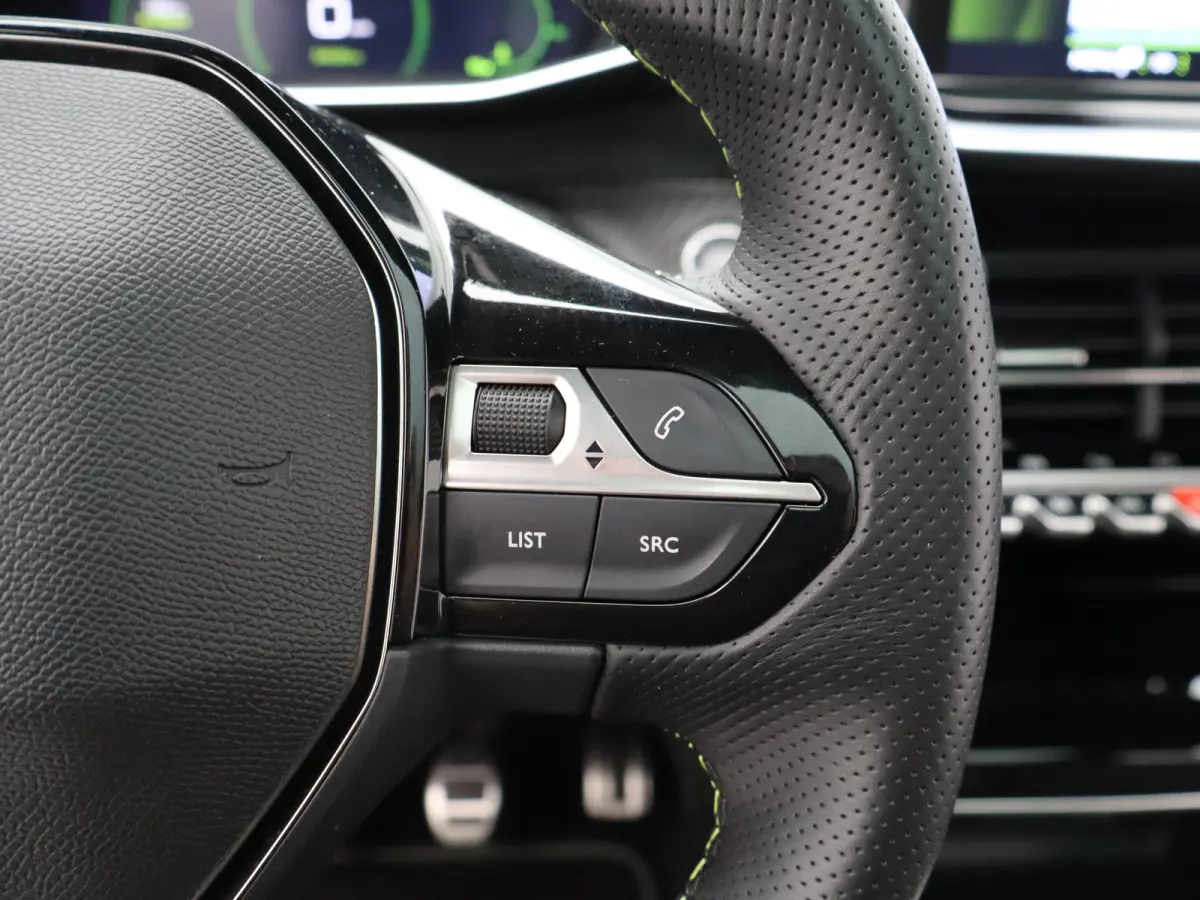 1.2 PureTech GT-Line | Apple carplay/ Android auto | Panodak | Navi | Cruise | Clima | Camera |  PDC V+A |