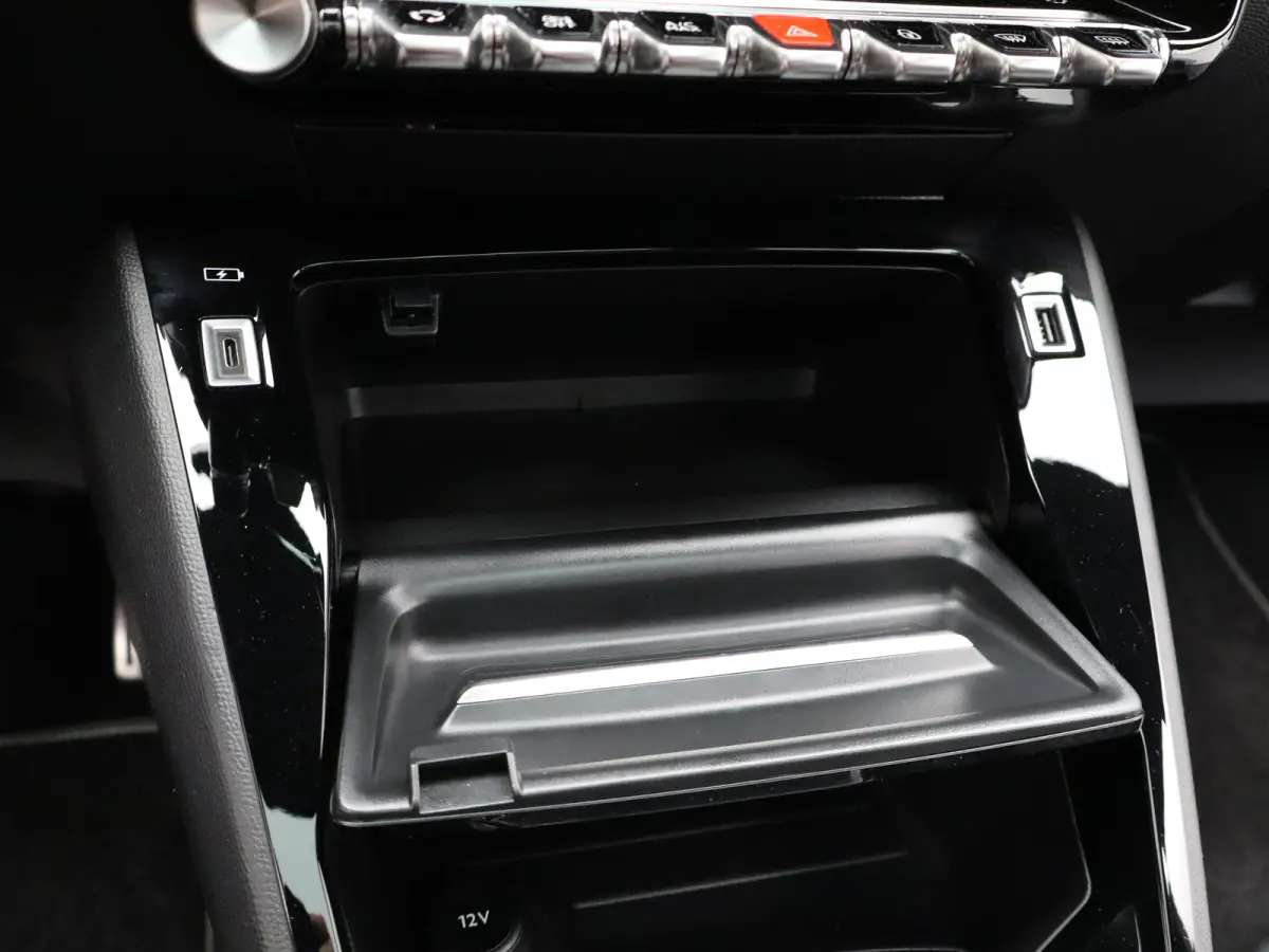 1.2 PureTech GT-Line | Apple carplay/ Android auto | Panodak | Navi | Cruise | Clima | Camera |  PDC V+A |