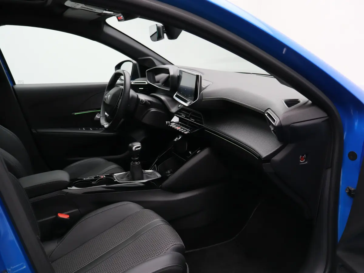 1.2 PureTech GT-Line | Apple carplay/ Android auto | Panodak | Navi | Cruise | Clima | Camera |  PDC V+A |