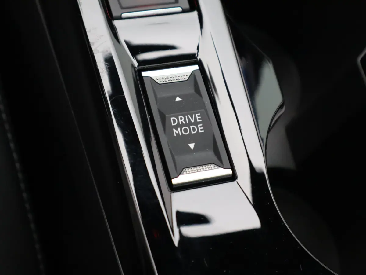 1.2 PureTech GT-Line | Apple carplay/ Android auto | Panodak | Navi | Cruise | Clima | Camera |  PDC V+A |