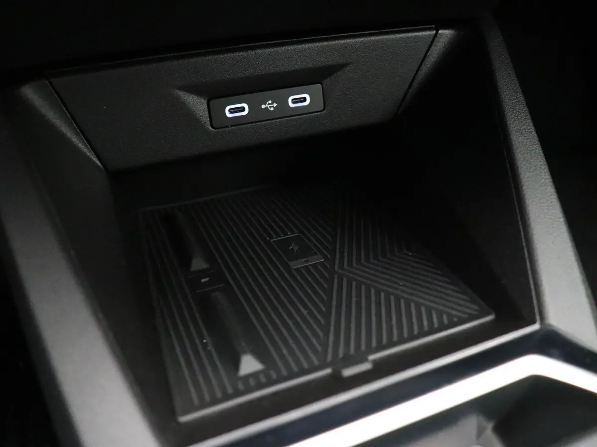 Hybrid 160pk techno | Vijf jaar garantie | Pack Première | Stoelverwarming | 360 graden camera | Active driver assist |