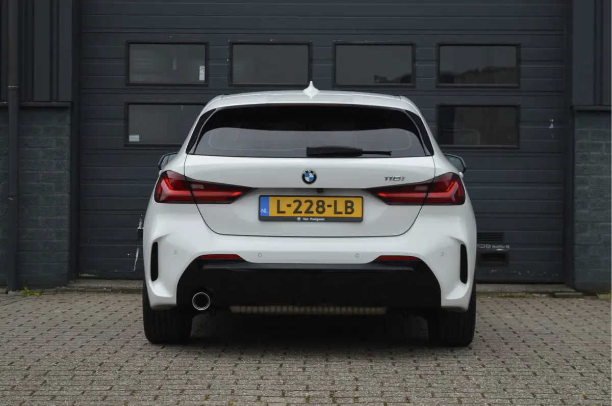 118i Business Edition | M-PAKKET | CAMERA | ORG. NL |