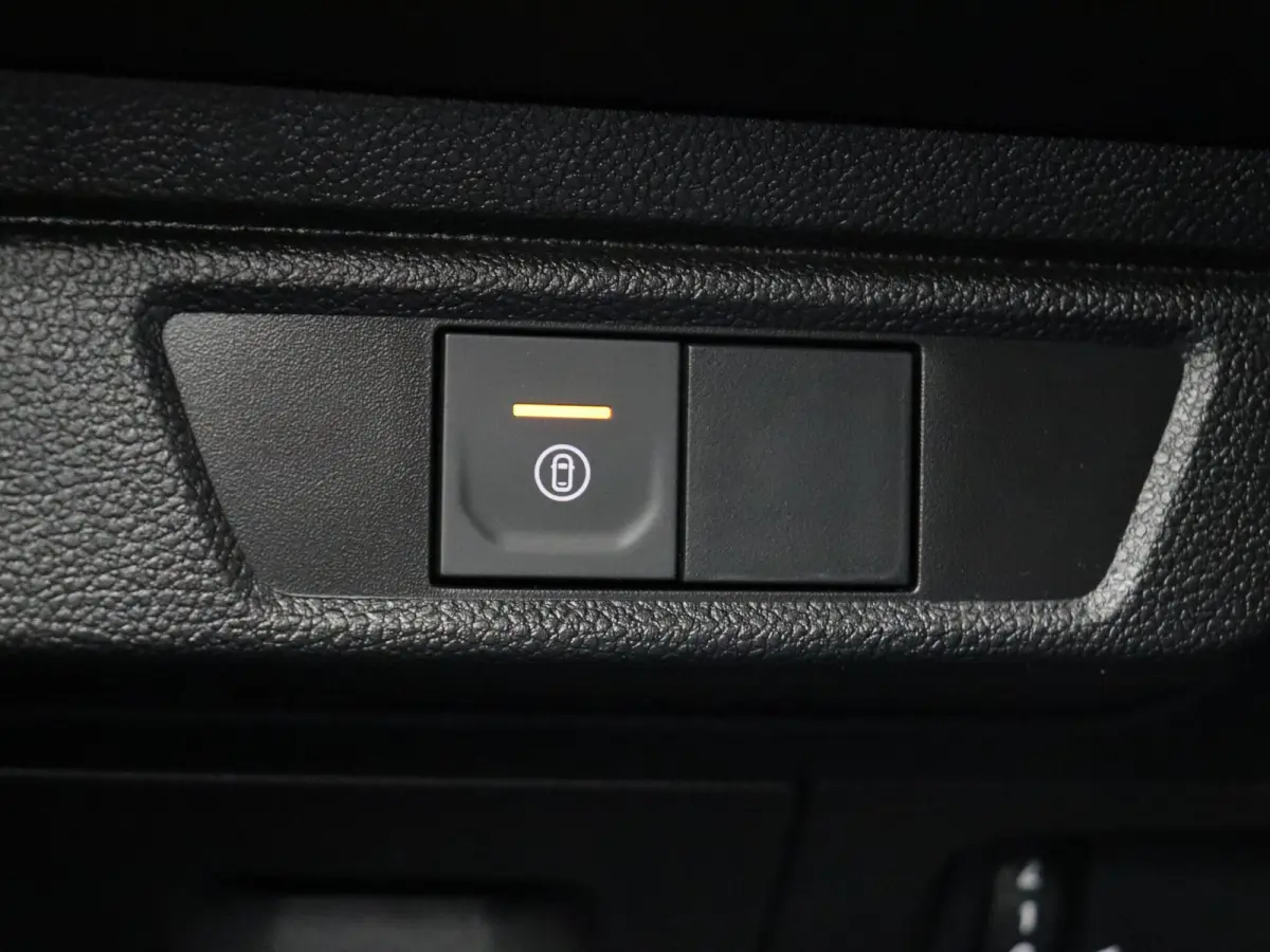 TCe 100pk expression | Stoelverwarming | Climate control | Cruise control |
