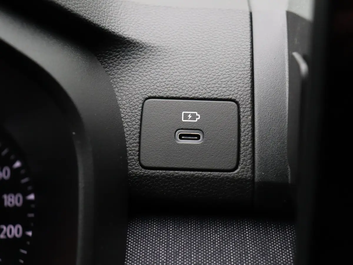 TCe 100pk expression | Stoelverwarming | Climate control | Cruise control |
