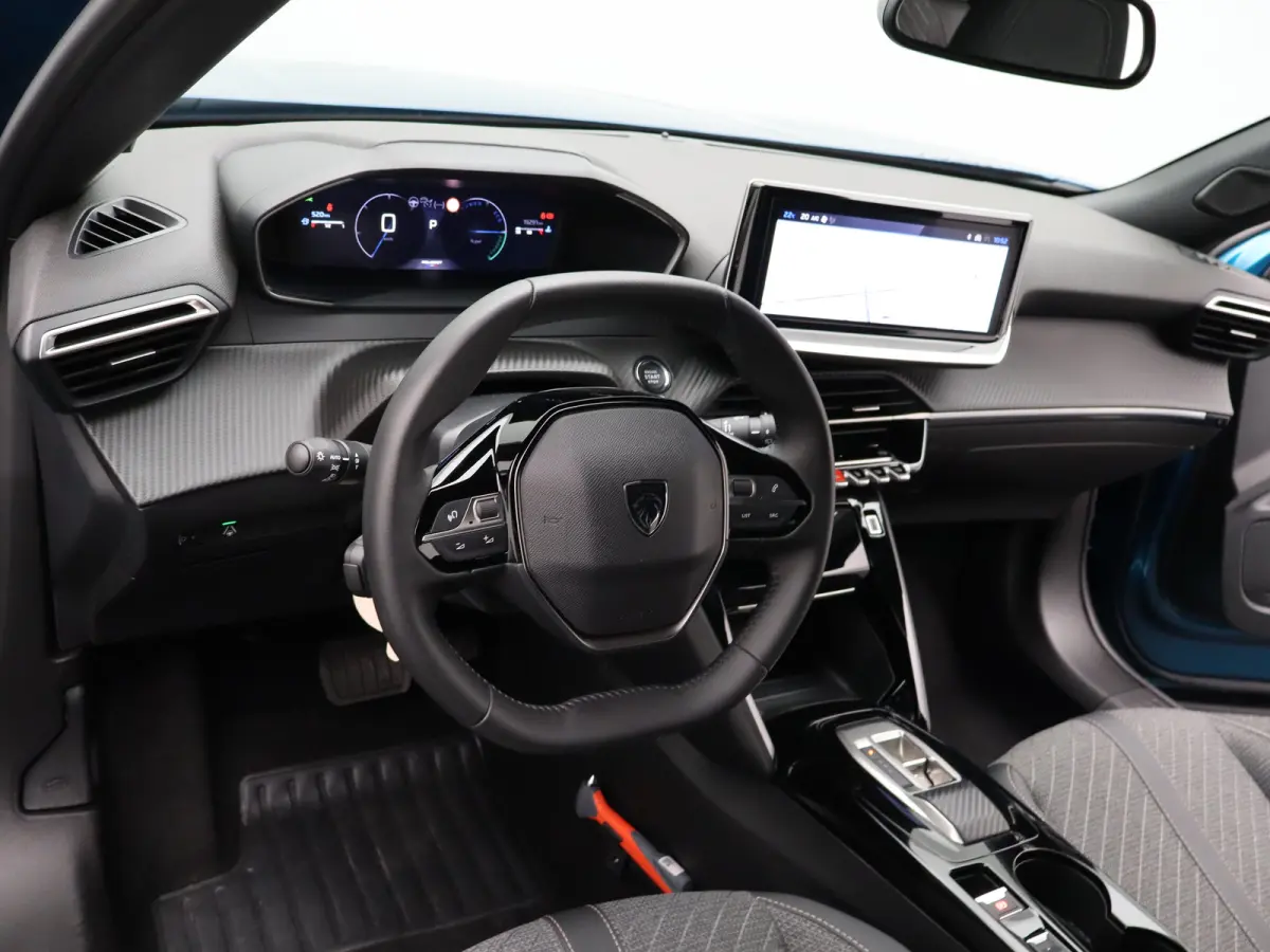 1.2 Hybrid 145 Allure 8 Jaar Garantie | Apple Carplay | Keyless | Camera Voor + Achter | Parkeersenoren Voor en Achter | Cruise Control | Dodehoekbewaking | LED Verlichting