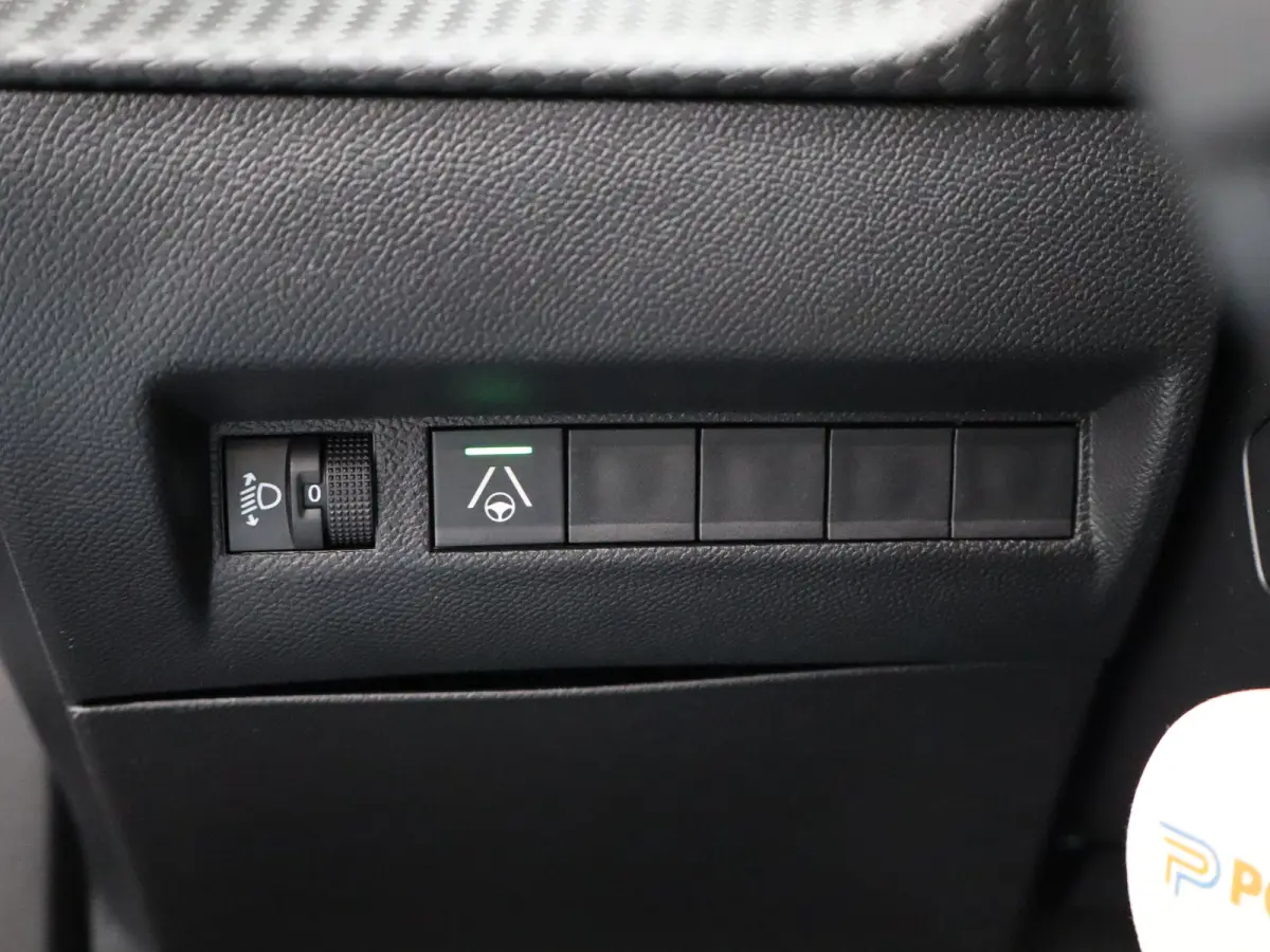 1.2 Hybrid 145 Allure 8 Jaar Garantie | Apple Carplay | Keyless | Camera Voor + Achter | Parkeersenoren Voor en Achter | Cruise Control | Dodehoekbewaking | LED Verlichting