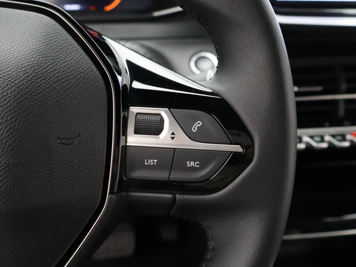 1.2 Hybrid 145 Allure 8 Jaar Garantie | Apple Carplay | Keyless | Camera Voor + Achter | Parkeersenoren Voor en Achter | Cruise Control | Dodehoekbewaking | LED Verlichting