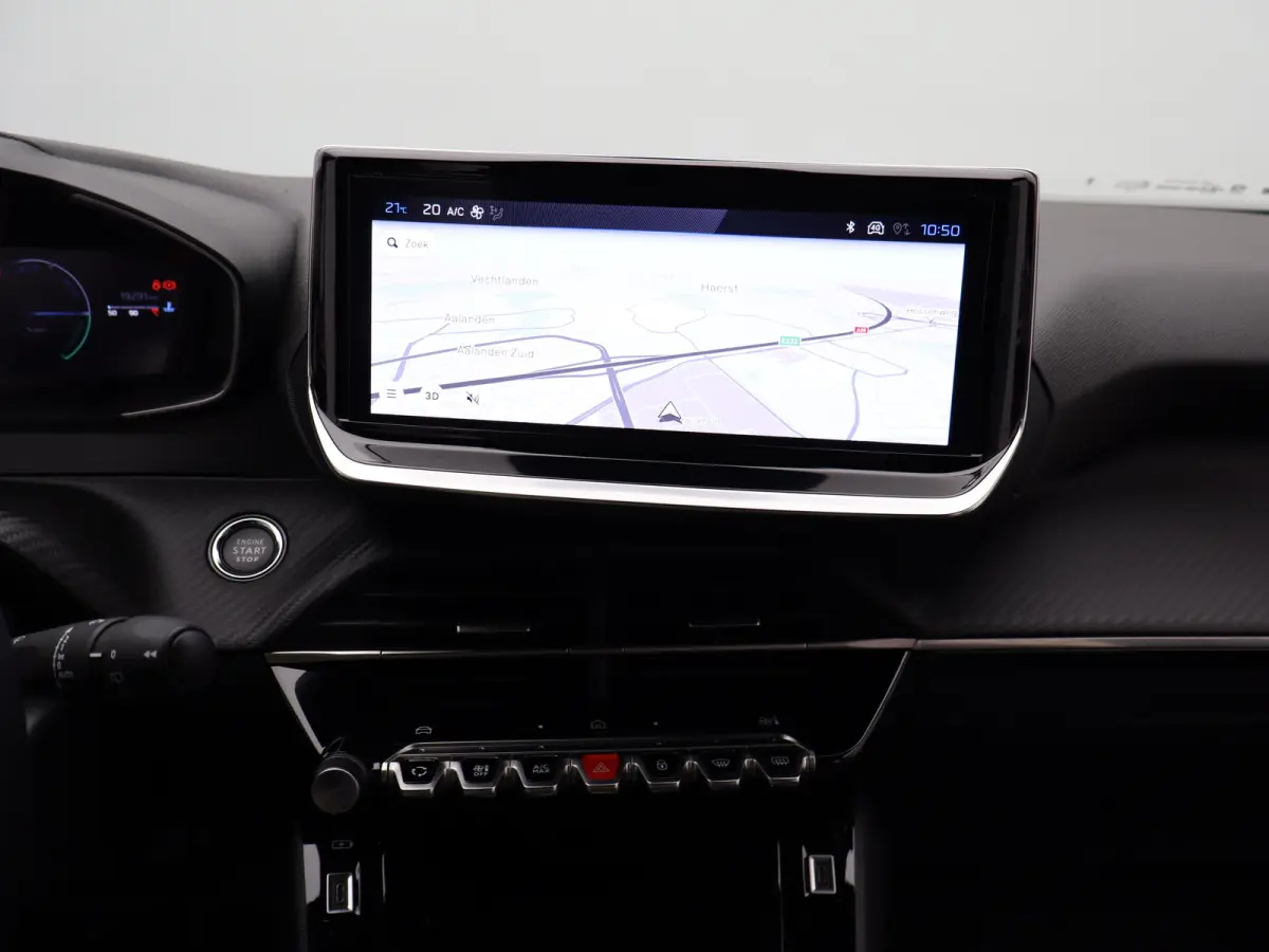 1.2 Hybrid 145 Allure 8 Jaar Garantie | Apple Carplay | Keyless | Camera Voor + Achter | Parkeersenoren Voor en Achter | Cruise Control | Dodehoekbewaking | LED Verlichting