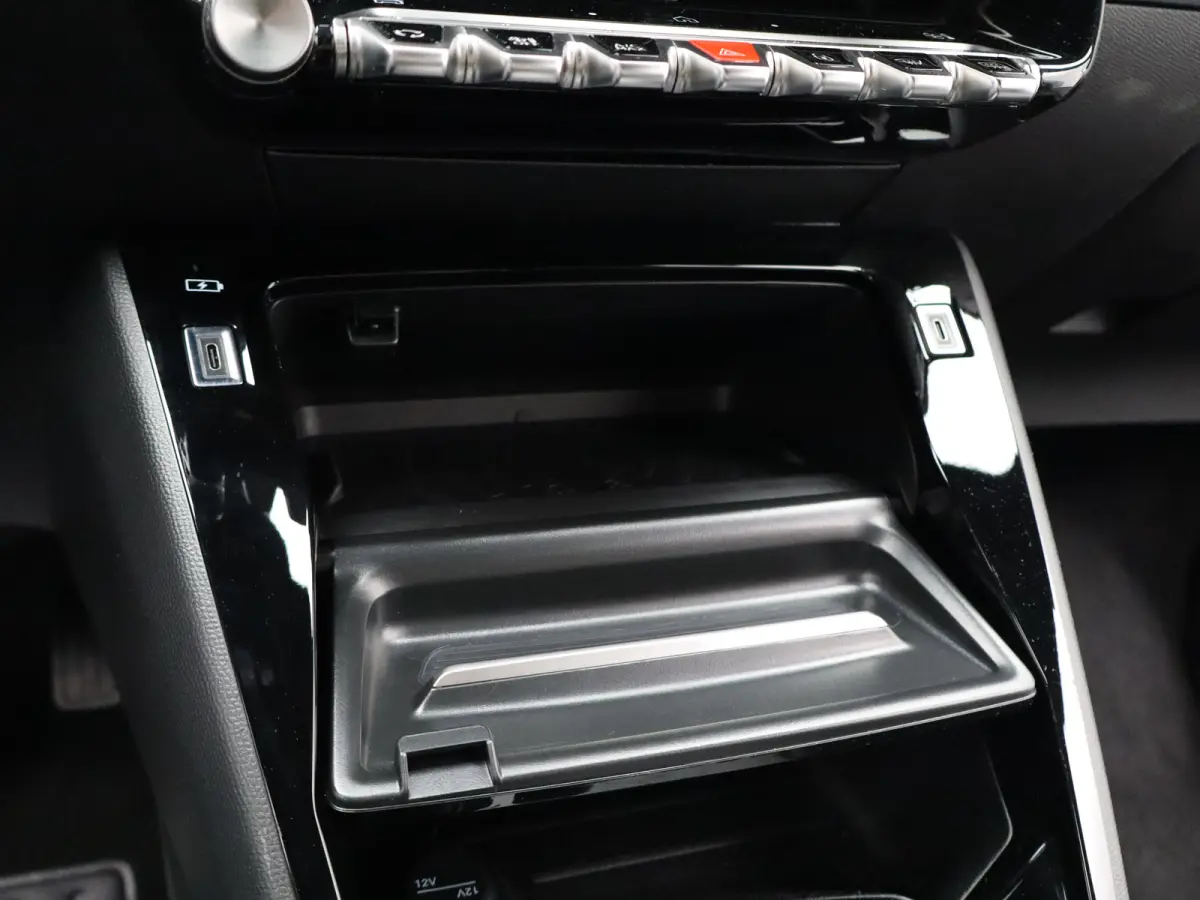 1.2 Hybrid 145 Allure 8 Jaar Garantie | Apple Carplay | Keyless | Camera Voor + Achter | Parkeersenoren Voor en Achter | Cruise Control | Dodehoekbewaking | LED Verlichting