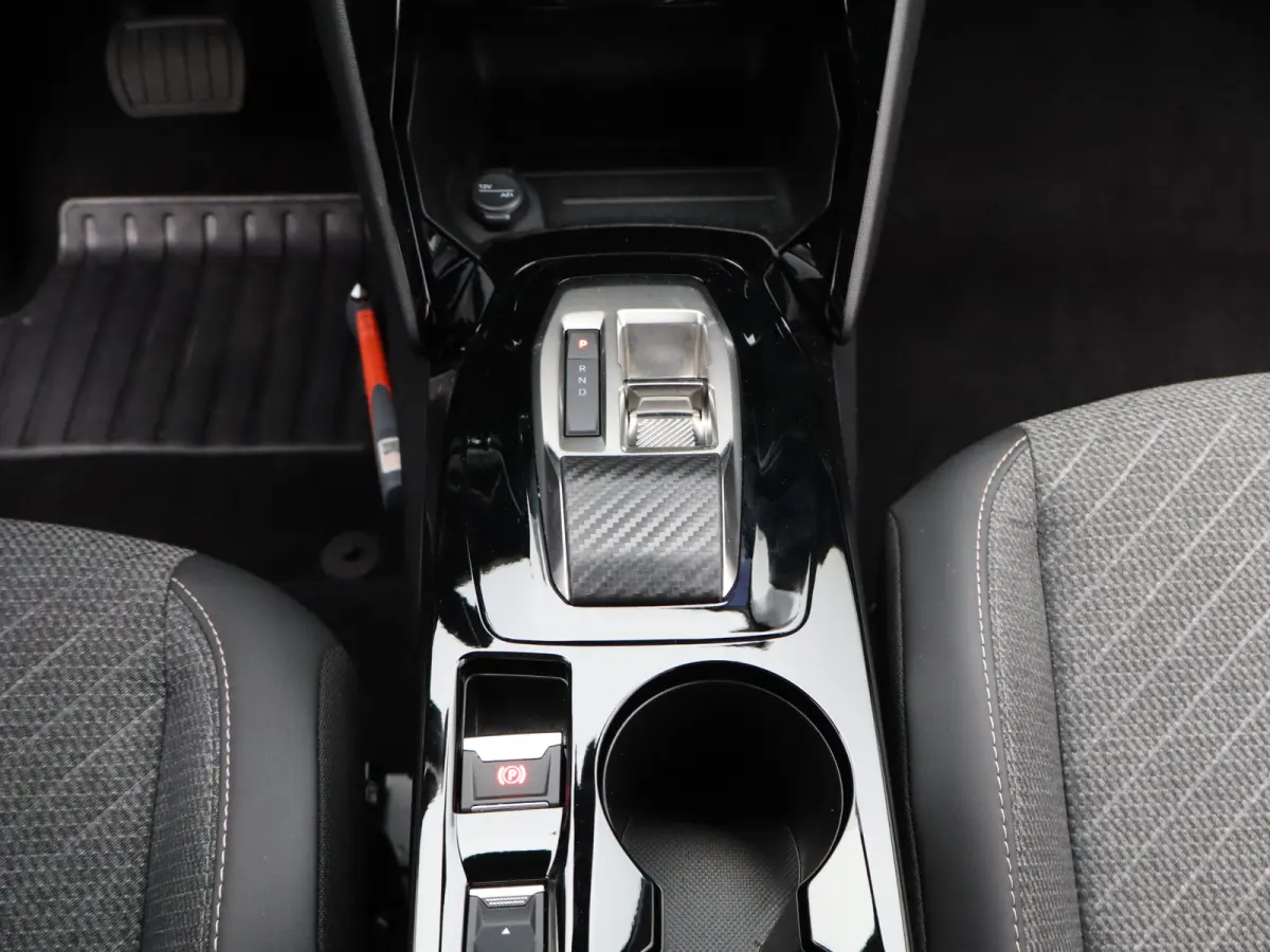 1.2 Hybrid 145 Allure 8 Jaar Garantie | Apple Carplay | Keyless | Camera Voor + Achter | Parkeersenoren Voor en Achter | Cruise Control | Dodehoekbewaking | LED Verlichting