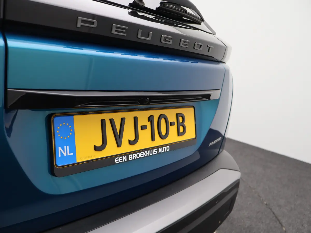 1.2 Hybrid 145 Allure 8 Jaar Garantie | Apple Carplay | Keyless | Camera Voor + Achter | Parkeersenoren Voor en Achter | Cruise Control | Dodehoekbewaking | LED Verlichting