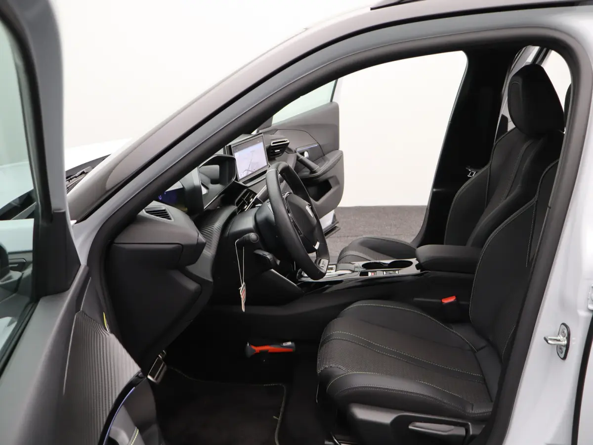 1.2 Hybrid 145 GT | Camera Voor en Achter | Drive Assist | Adaptieve Cruise Control | Parkeersensoren Voor en Achter | Navigatie | Apple Carplay/Android Auto | 18" Inch Lichtmetalen Velgen
