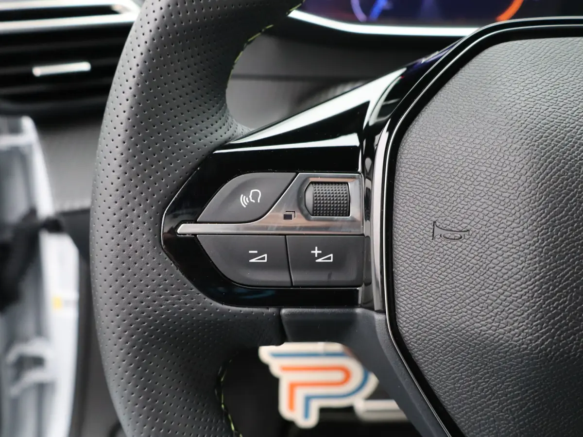 1.2 Hybrid 145 GT | Camera Voor en Achter | Drive Assist | Adaptieve Cruise Control | Parkeersensoren Voor en Achter | Navigatie | Apple Carplay/Android Auto | 18" Inch Lichtmetalen Velgen
