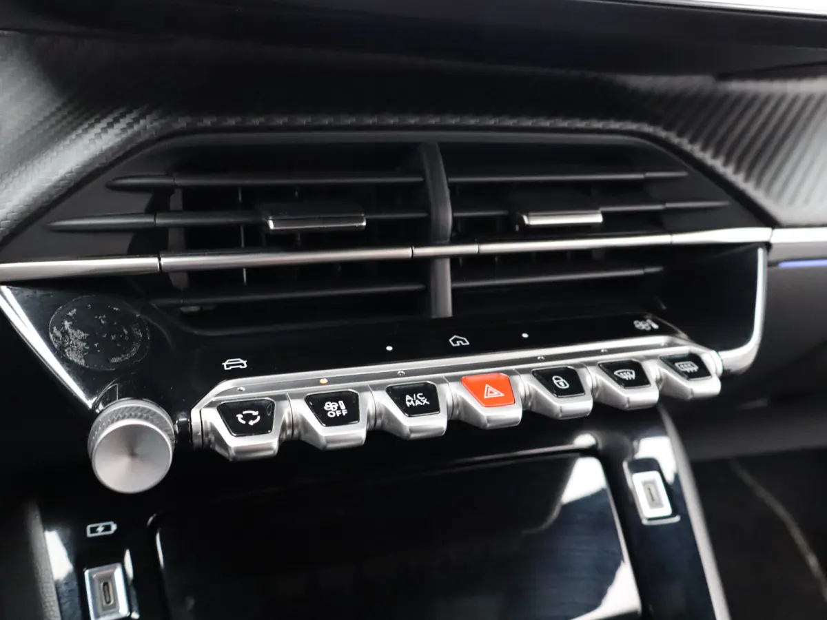 1.2 Hybrid 145 GT | Camera Voor en Achter | Drive Assist | Adaptieve Cruise Control | Parkeersensoren Voor en Achter | Navigatie | Apple Carplay/Android Auto | 18" Inch Lichtmetalen Velgen
