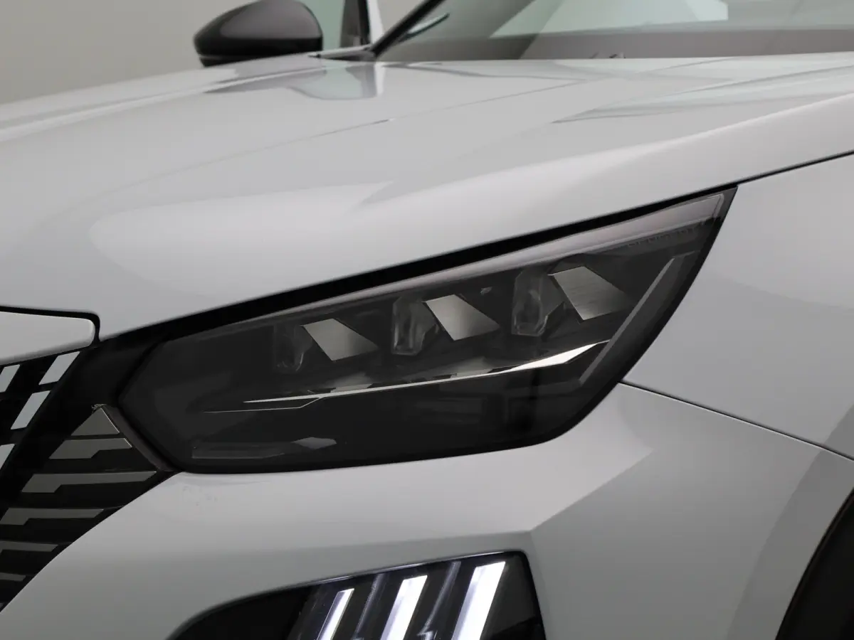 1.2 Hybrid 145 GT | Camera Voor en Achter | Drive Assist | Adaptieve Cruise Control | Parkeersensoren Voor en Achter | Navigatie | Apple Carplay/Android Auto | 18" Inch Lichtmetalen Velgen